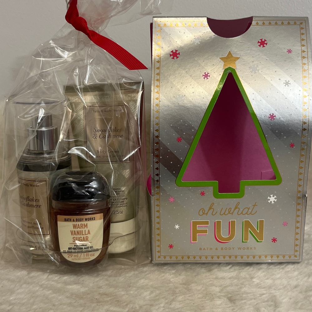 Bath & Body Works Snowflakes and Cashmere Holiday Set